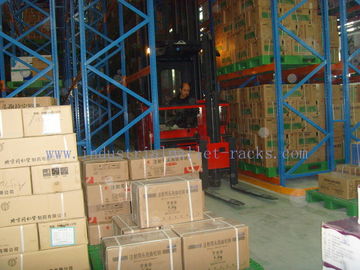 Penyimpanan Pallet Lorong Sangat Sempit Racking Warehousing Management System Orange
