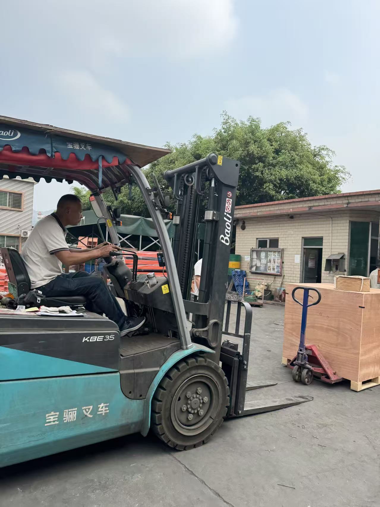 Blog perusahaan terbaru tentang Pengiriman di Seluruh Dunia: Rak Penyimpanan Jamur Bergerak