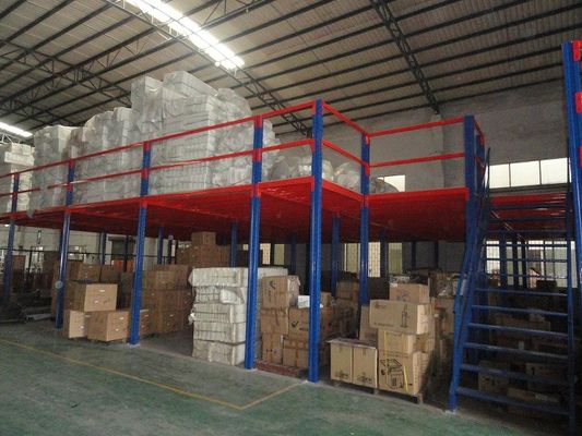 Beli Heavy Duty Lantai Industri Mezzanine Disesuaikan Dengan Pegangan / Tangga / lift pembuatan online