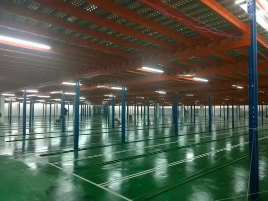 Heavy / Medium Duty Multi-level Steel Platform Lantai Mezzanine Industri dalam warna biru dan oranye