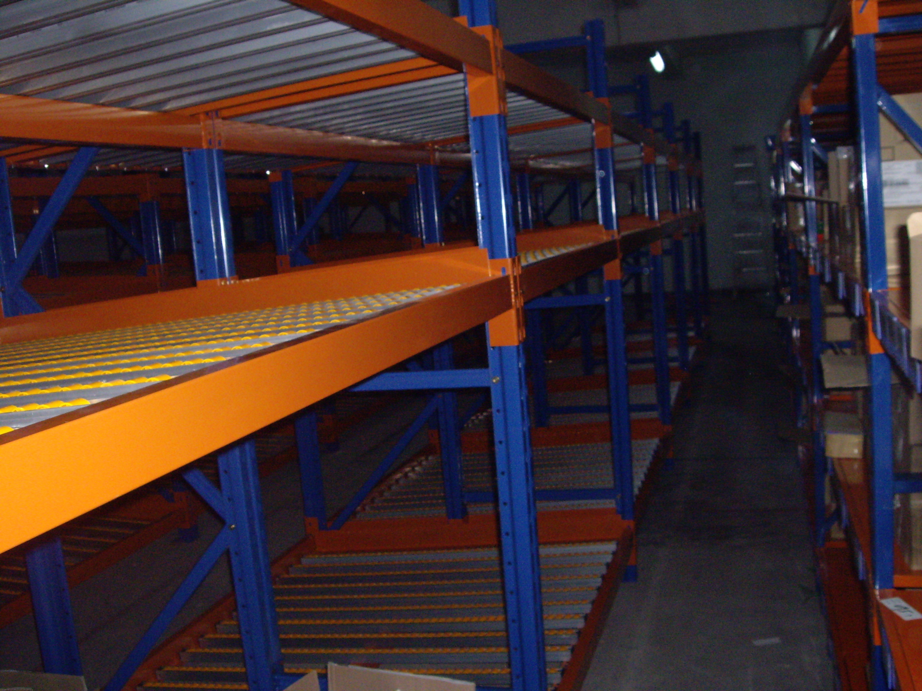 Code Biru Racking System Punggung palet biru / oranye racking, rak penyimpanan industri ...